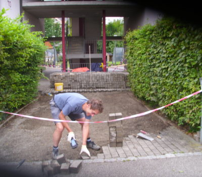 Renovation: Paving stones – entrance MFH